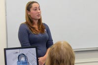 Medical Alum Speaks to Class